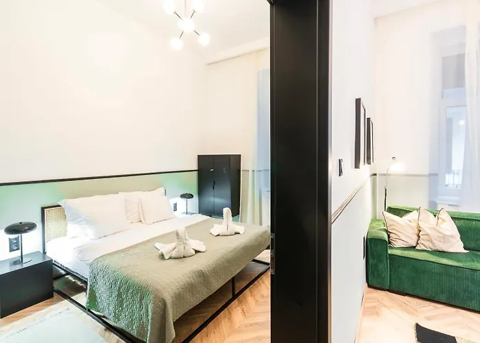 Luxury Peaceful Nest By The St Stephen's Basilica Апартаменты