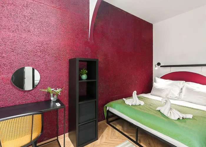 Апартаменты Luxury Peaceful Nest By The St Stephen's Basilica Будапешт